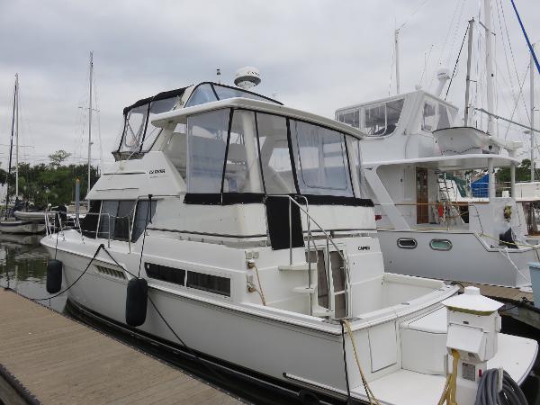 1997 Carver 400 Cockpit Motor Yacht