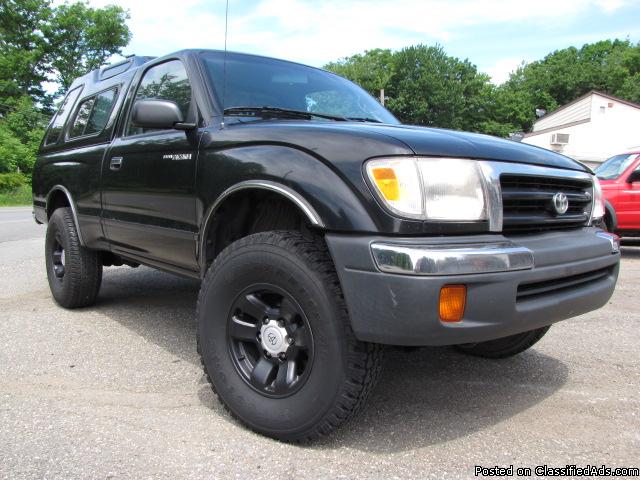1999 Toyota Tacoma SR5 4WD 4Cyl 5Speed High Camper Shell