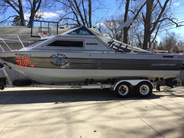 1986 Crestliner Sabre V 245 SF Great Lake