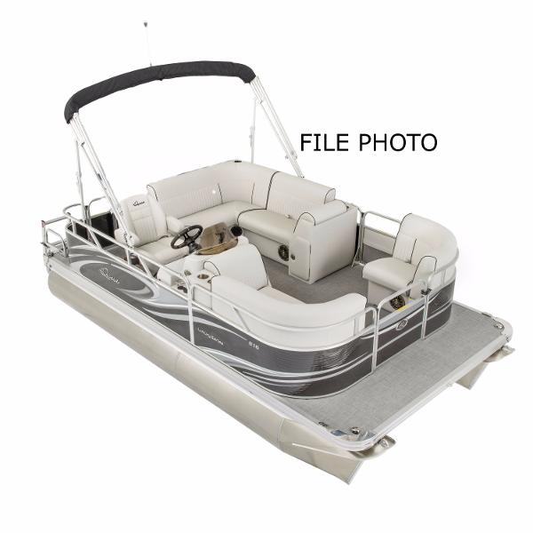 2017 APEX MARINE Qwest LS 816 Lanai Crusie