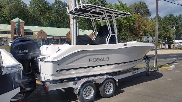 2017 Robalo R200ES Center Console