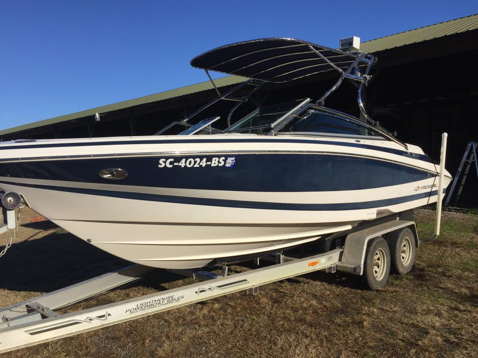 2005 Regal 2200 Bow rider