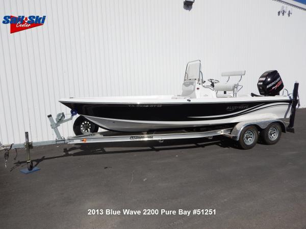 2013 Blue Wave 2200 Pure Bay