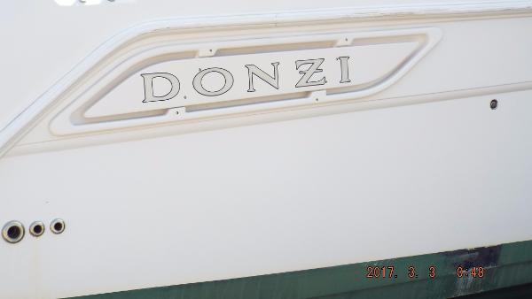 2000 Donzi 3250 Express