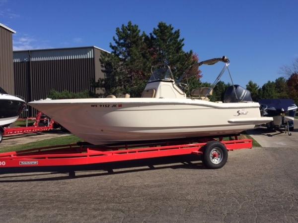 2015 Scout Boats 225 XSF