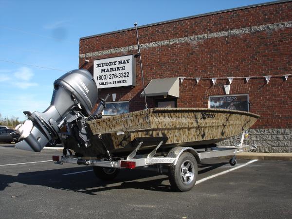 2017 Xpress H18DB Duck boat