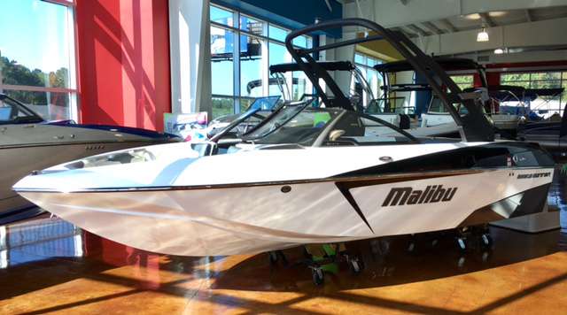 2016 Malibu Boats LLC Wakesetter 20 VTX