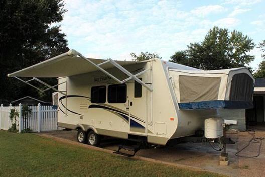 2010 23’ Jayco Jay Feather EXP w/slide