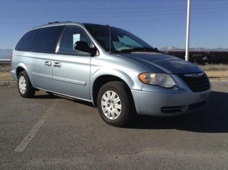 2006 Chrysler Town And Country Front