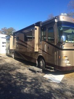 2005 Fourwinds Presidio with 4 slide outs, 24,000 miles Diesel Pusher