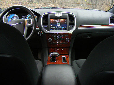 Chrysler : 300 Series standard 2012 chrysler 300 bumper to bumper warranty 28 k miles 4 door sedan certified