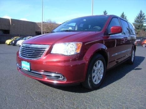 2014 Chrysler Town And Country Front