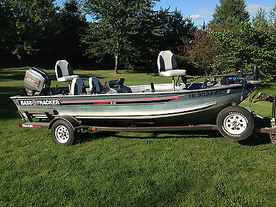 1980 Bass Tracker V-17 Tournament Bass Fishing Boat with 75Hp Mariner Outboard