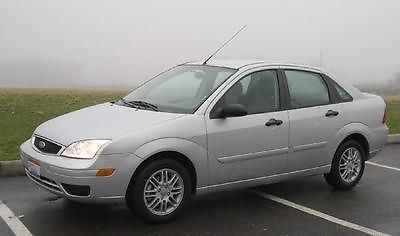 Ford : Focus ZX4 Sedan 4-Door Silver 2005 Ford Focus 5 speed manual 4 door sedan 138,003 miles Great Car