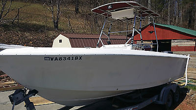 Proline center console 23 foot fishing boat in great condition with trailer