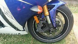 Yamaha : YZF-R 2011 yzr r 1 like new condition only 400 miles