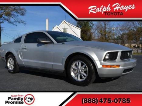 2006 Ford Mustang 2D Coupe V6 Deluxe