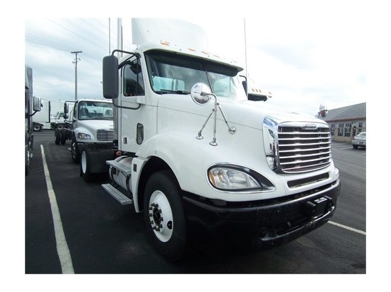 2007 FREIGHTLINER COLUMBIA CL12042ST