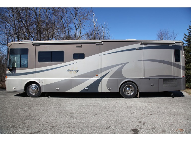 2005 Winnebago Journey 34H