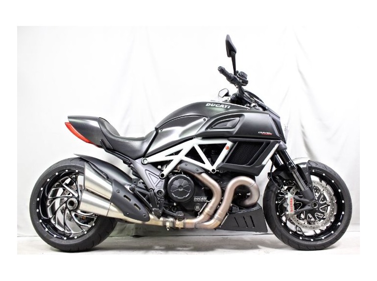 2015 Ducati Diavel Carbon Star White