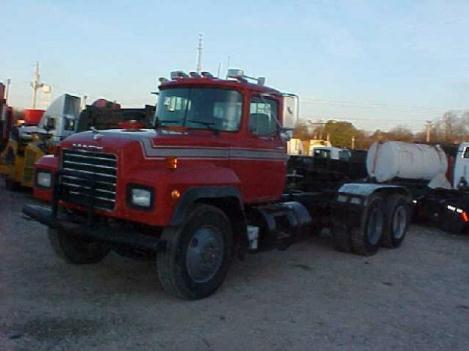 Mack rd688s tandem axle daycab for sale
