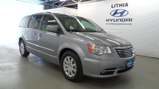 2014 Chrysler Town And Country Front