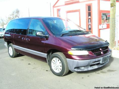2230 THE WHOLE FAMILY WILL TAKE THE HIGH ROAD: 1999 DODGE GRAND CARAVAN SE