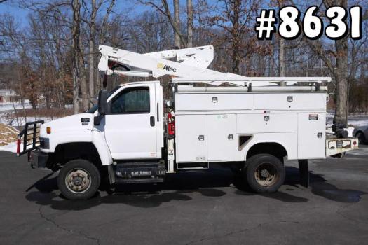 8631 2007 gmc c5500 4x4 altec 37' bucket utility body under cdl