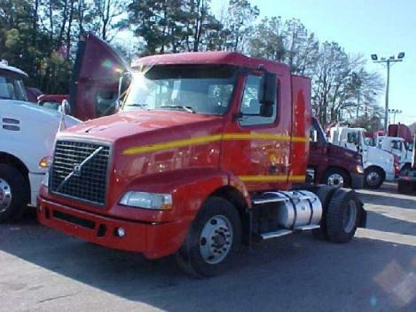 Volvo vnm64t200 single axle daycab for sale