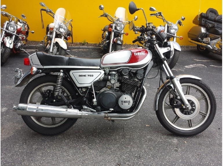 1977 Yamaha XS750 DOHC