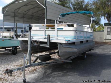 CREST Sport 820 Pontoon Boat with a 2004 Johnson 40hp 2s on a Galv Trailer