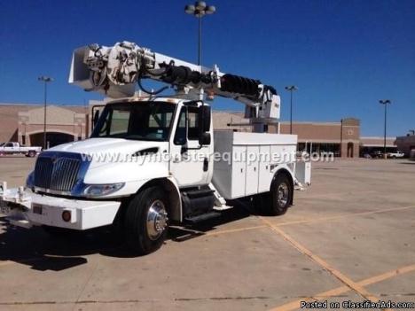 2007 International 4300 4X4 Altec 45ft Digger Derrick – M121941