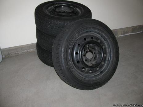 4 SNOW TIRES WITH RIMS
