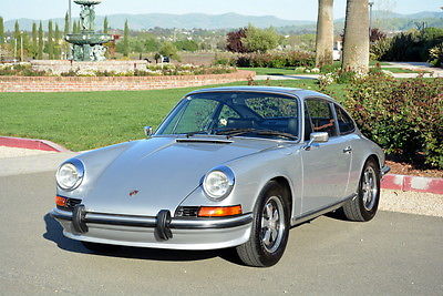 Porsche : 911 911E SUNROOF COUPE 911 e factory sunroof coupe excellent silver black color combo one family owned