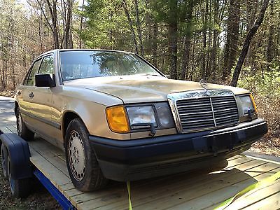 Mercedes-Benz : 200-Series 260 E Gold, very good condition, 4 door, 6 cylinder,135,000 miles