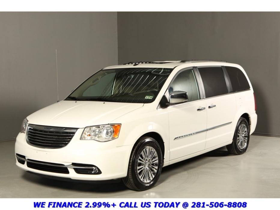 Chrysler : Town & Country Limited DUAL-DVD NAV STOW&GO 7-PASS XENONS SUNROF NAV 2DVD 7PASS SUNROOF LEATHER REARCAM 17