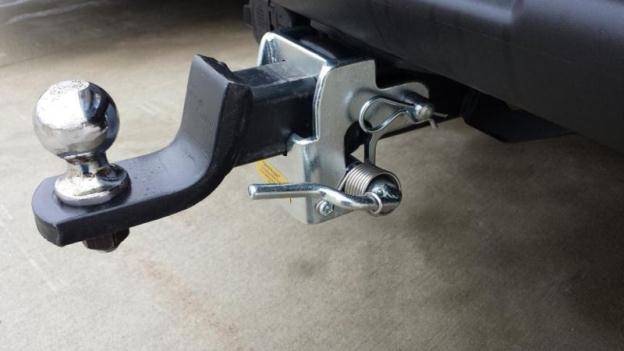 Anti rattle receiver hitch clamping system