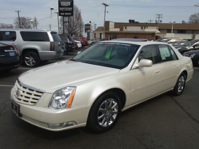 Cadillac : DTS 4dr Sdn w/1S 2010 cadillac dts premium package white diamond cadillac certified