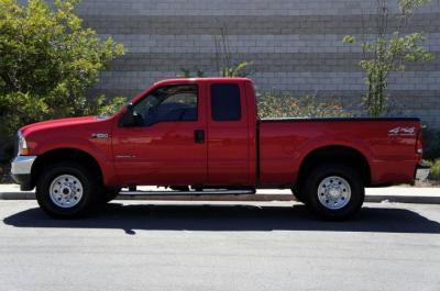 2002 Ford F-250 with bed cover