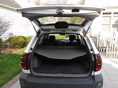 Pontiac : Vibe Base Wagon 4-Door Good Condition;  White; 4 Door hatchback