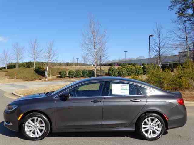 Chrysler : 200 Series Limited FWD NEW 2015 CHRYSLER 200 LIMITED 2.4L - GREAT MPG!