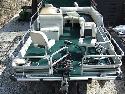 18' Pontoon Boat w/40HP Merc including a Scissors Trailer