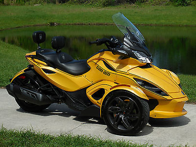 Can-Am : SPYDER 2013 can am sts se 5 only 4 k miles full warranty flawless