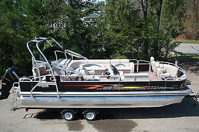 High quality-New 24 ft Tritoon pontoon boat fish and fun- Dealer Demo