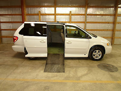 Dodge : Grand Caravan VMI Wheelchair Van 2005 dodge grand caravan sxt handicap wheelchair van vmi