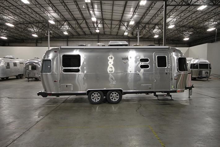 2015 Airstream Flying Cloud 25' Twin