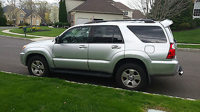 Toyota : 4Runner SR Toyota 4-Runner, 2007, 4WD, V-6, 105,000 miles.  Great condition.  Silver Grey.
