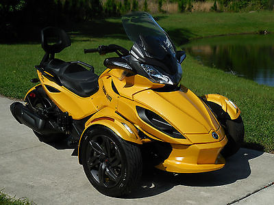 Can-Am : SPYDER 2013 can am sts sm 5 only 2900 miles full warranty flawless