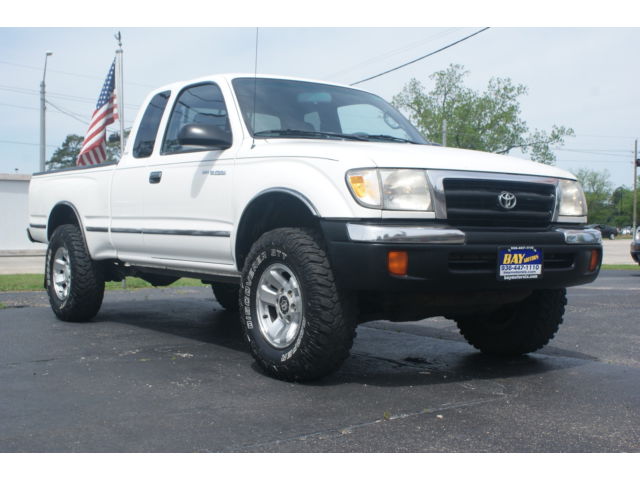 Toyota : Tacoma XtraCab V6 M 4 x 4 automatic 3.4 liter v 6 bedliner cold ac extended cab sr 5 super clean