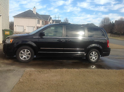 Chrysler : Town & Country Touring Edition 2009 chrysler town and country 6 cyl black 93 k highway miles drives great